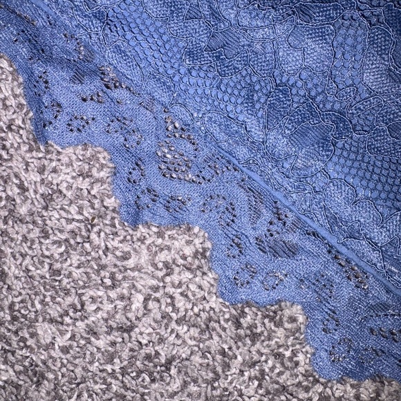 ReoRia Blue Lace V-Neck Top - Picture 6 of 6